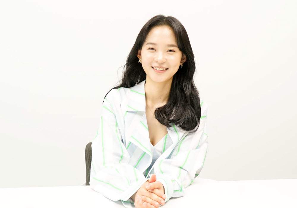 MBC 드라마 지금부터, 쇼타임! 천예지 역으로 활약한 배우 장하은과 최근 인터뷰를 가졌다.