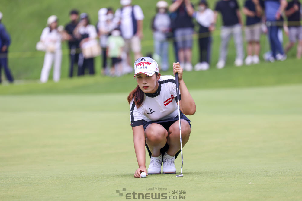 [포토]박서현, 신중하게 볼을 놓고