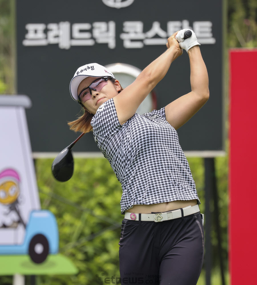 [포토]이기쁨, 강하게 보내는 드라이버 샷