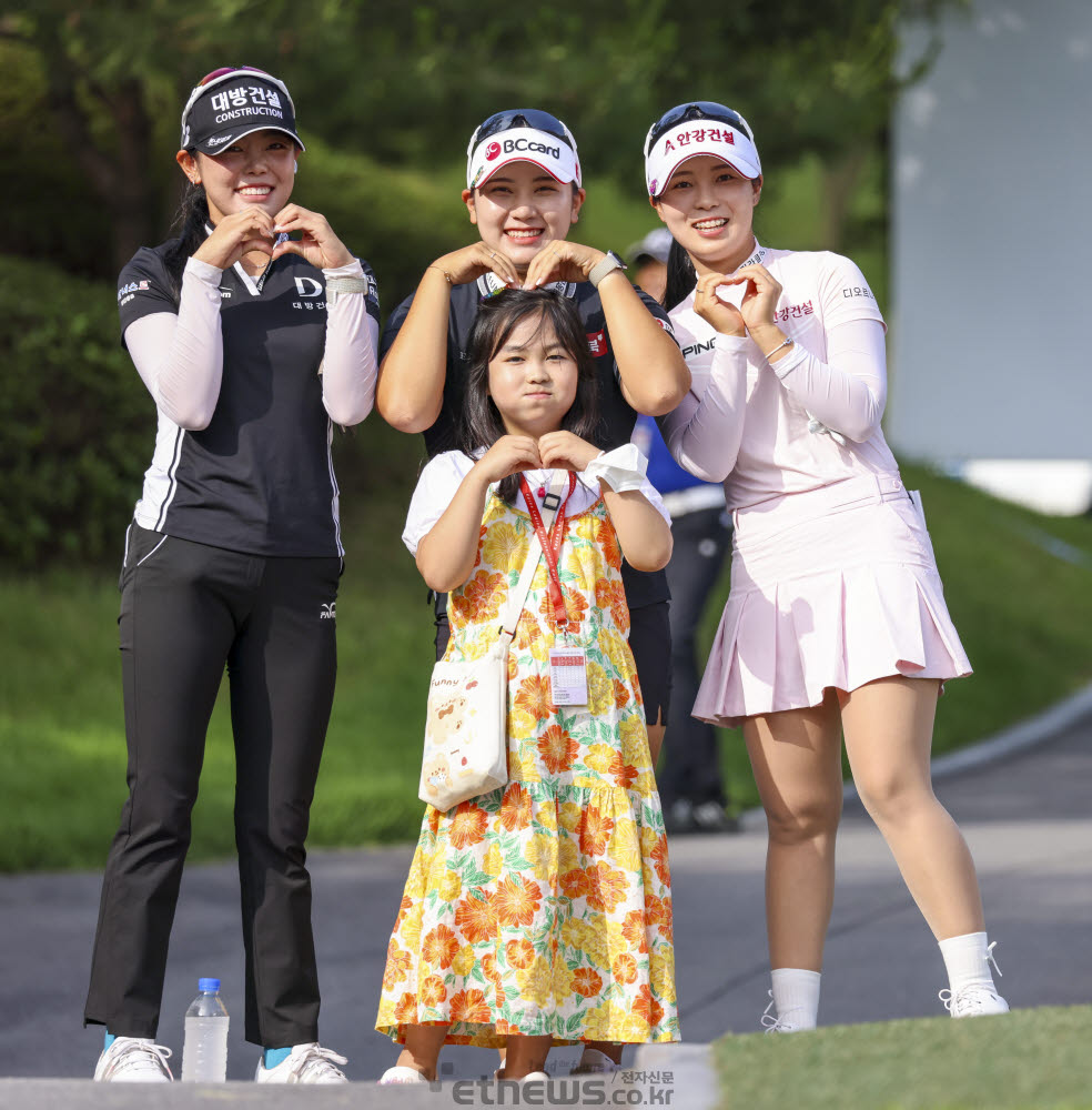 [포토]현세린·김희지·전예성, 사랑해요 KLPGA!