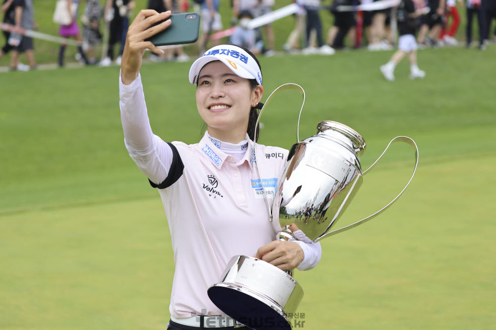 [포토]박민지, KLPGA 민지천하 시작