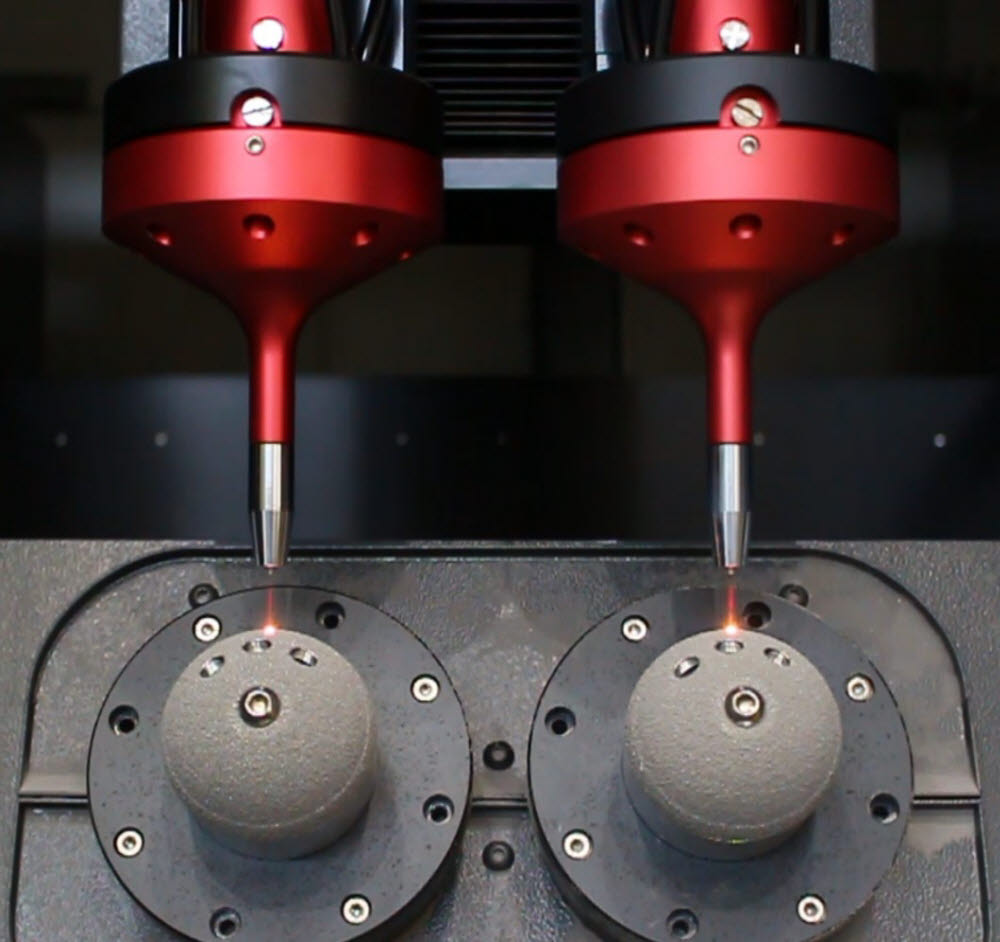 인스텍 장비를 통한 인공관절 표면 MPC(Metal Porous Coating) 기술적용 모습