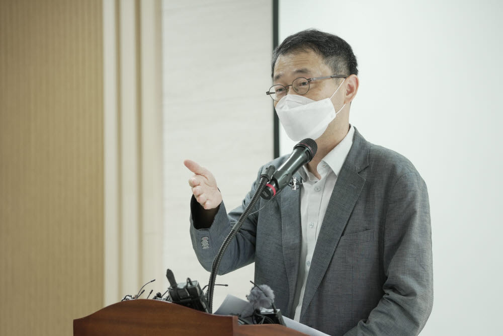 송옥렬 공정위원장 후보자가 5일 한국공정거래조정원에서 열린 기자간담회에서 질문에 답하고 있다.(사진=공정위 제공)