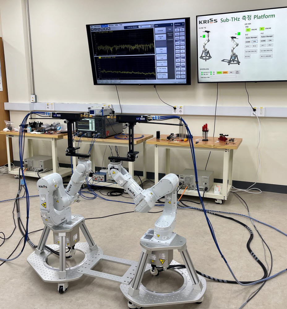표준연은 6G 주파수 대역 활용을 위한 측정표준을 확립하는 작업 중이다. 사진은 이를 위한 로봇 기반 정밀 측정시스템.
