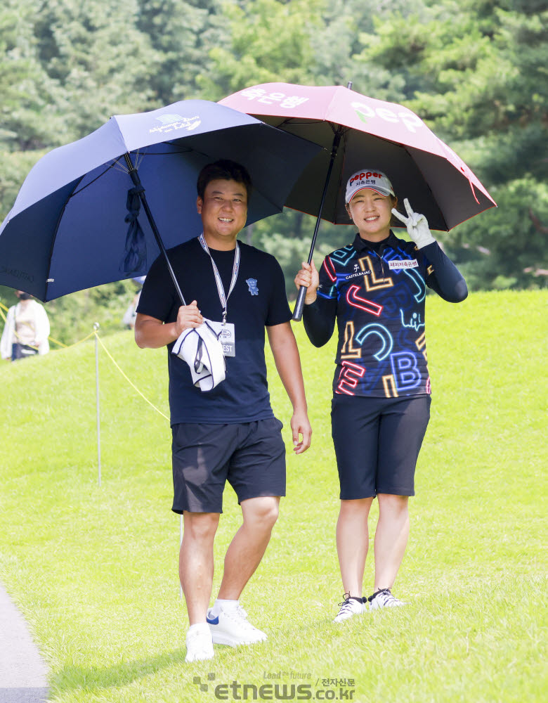 [포토]강예린-함정우, 오늘 갤러리로 응원 왔어요