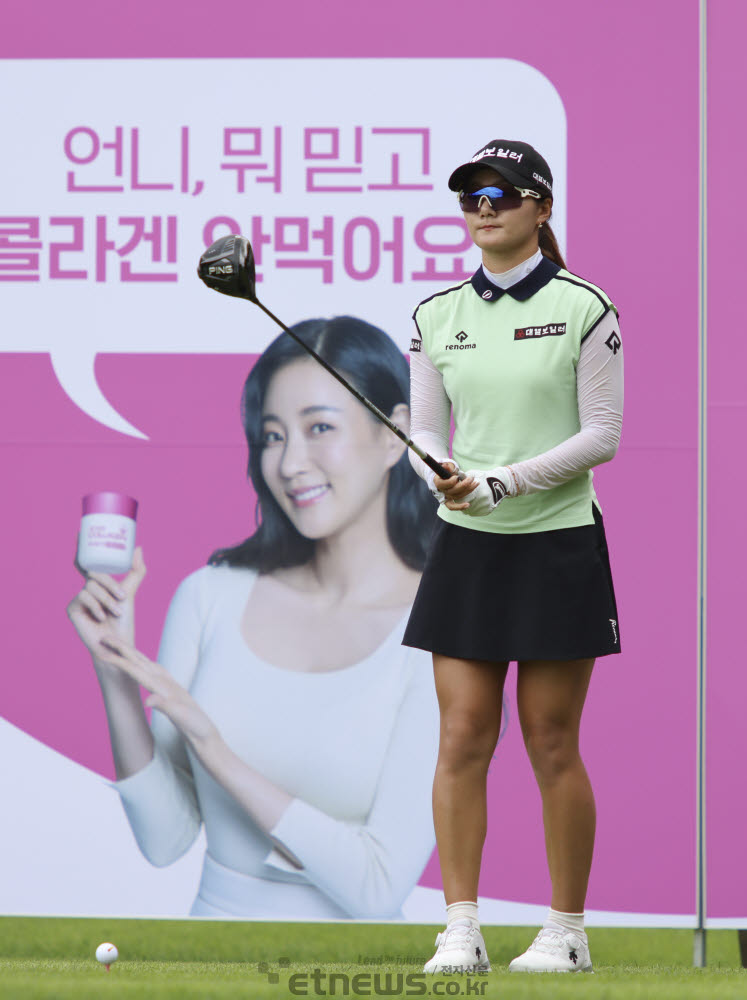 [포토]김새로미, 진지하게 티샷해요