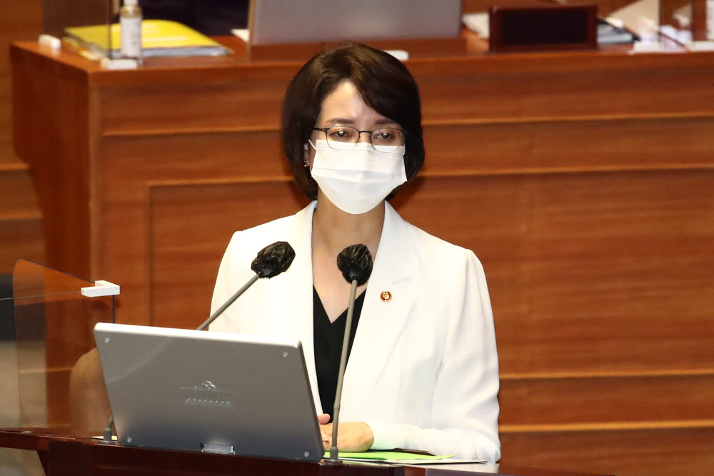 대정부질문 답하는 이영