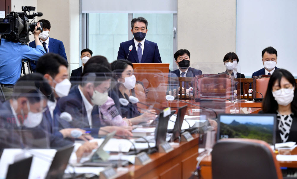 윤희근 경찰청장 후보자가 8일 오전 국회 행정안전위원회에서 열린 인사청문회에서 발언하고 있다. 연합뉴스.