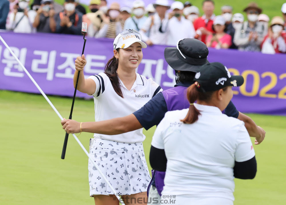 우승을 확정지은 뒤 기뻐하고 있는 한진선. 사진=손진현 기자