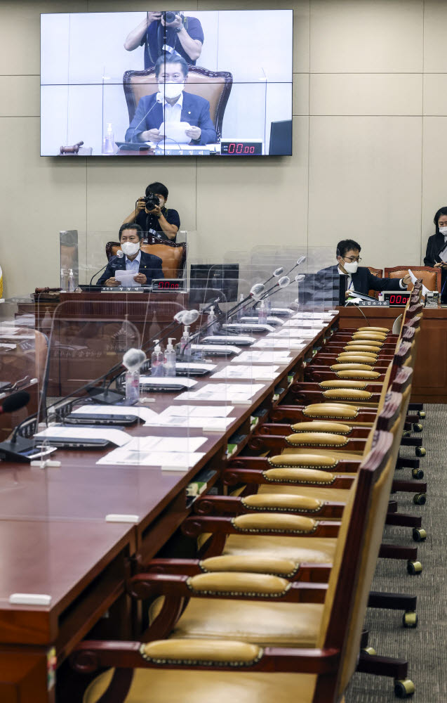 비워있는 과방위 국민의힘 의원석