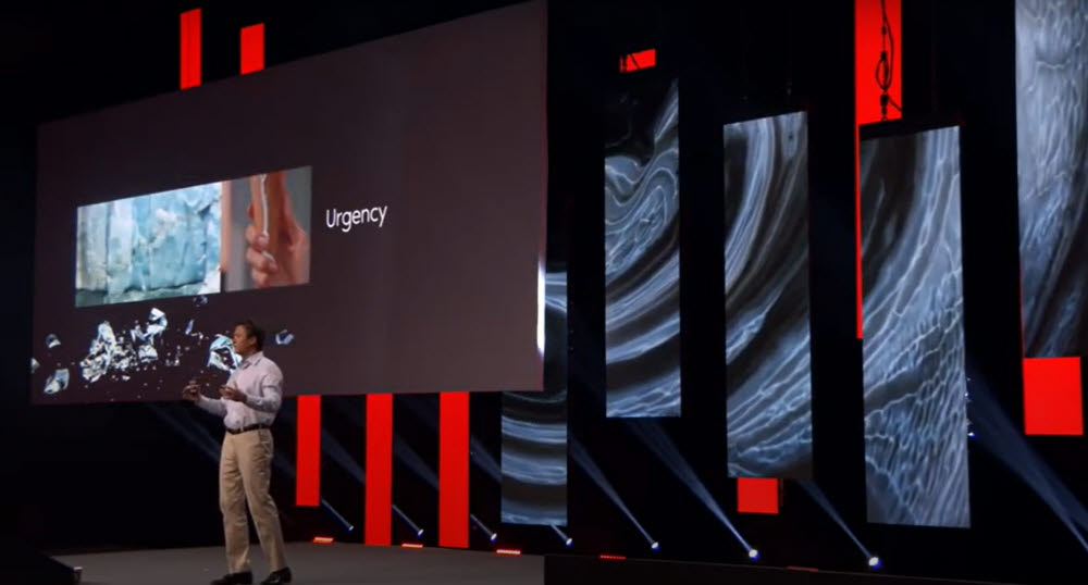 하칸 불굴루 아르첼리크 CEO가 IFA 2022에서 기조연설을 하고있다. (자료: IFA 뉴스룸)