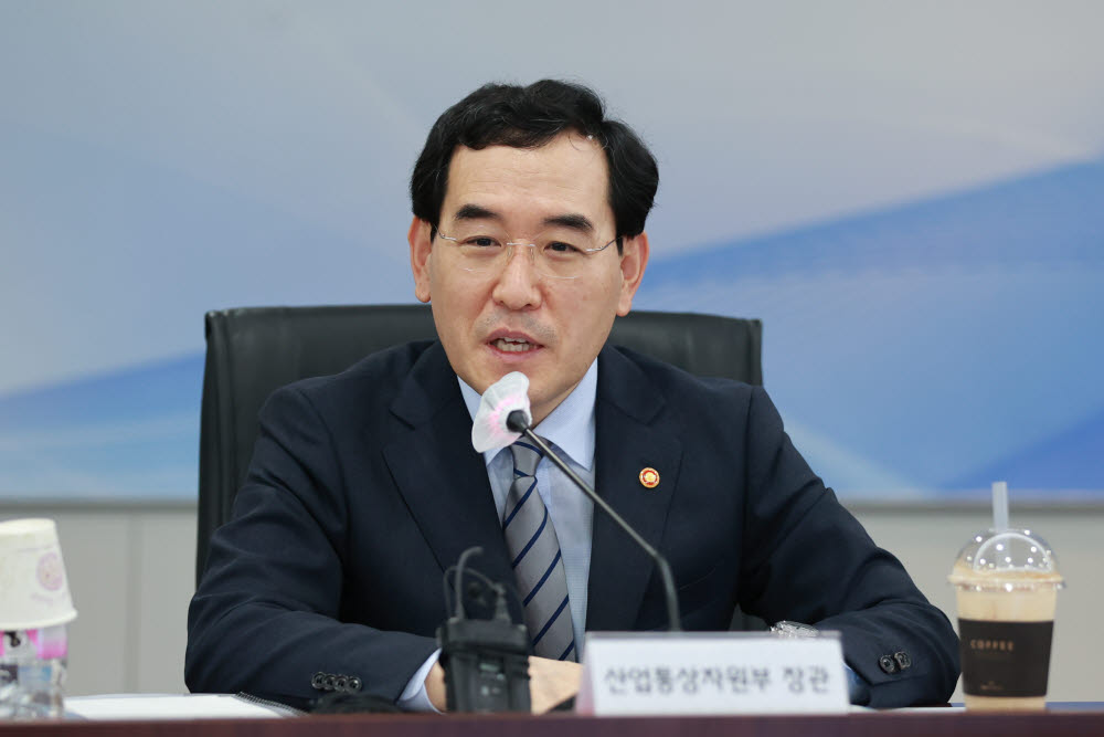 중소기업인과 간담회 하는 이창양 산업부 장관