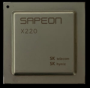사피온 첫 상용화 인공지능 반도체 칩 X220이 최근 글로벌 인공지능 반도체 성능 테스트(벤치마크) 대회인 엠엘퍼프(MLPerf)에서 처리 속도와 효율성을 인정받았다.