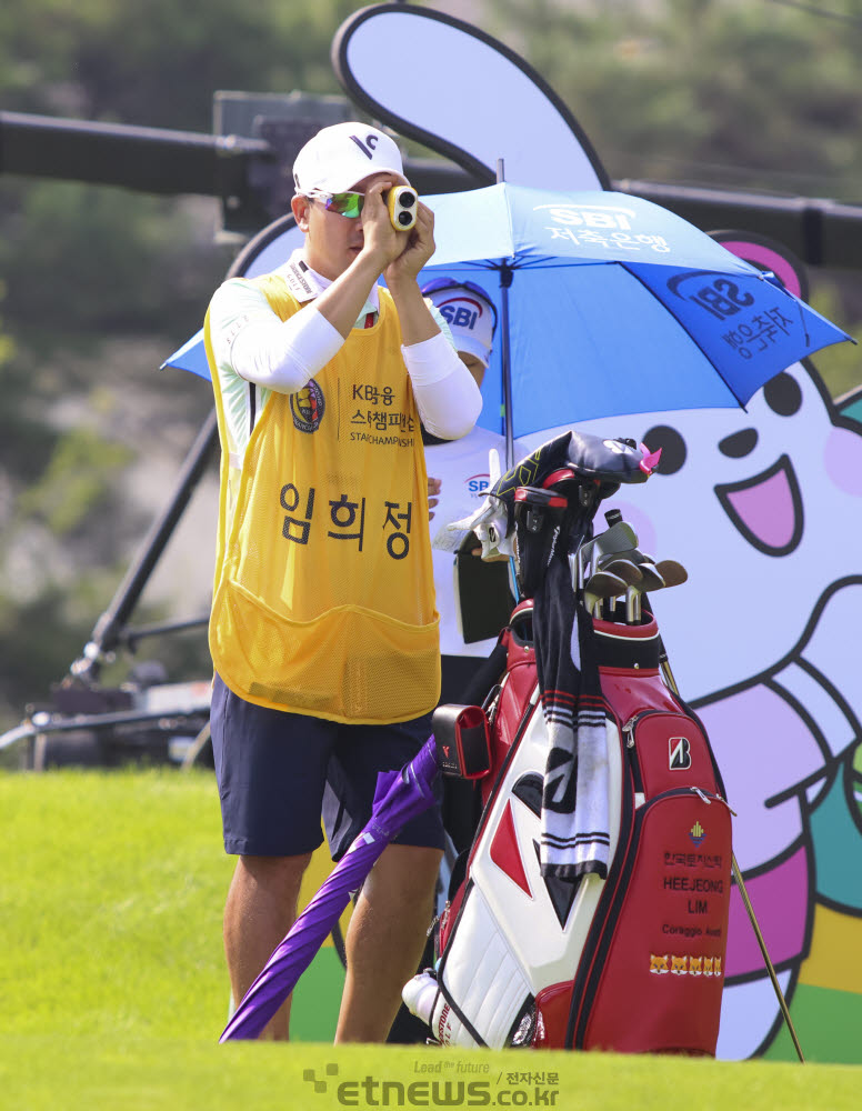 [포토]임희정, 러프를 피하는 거리를 계산한다