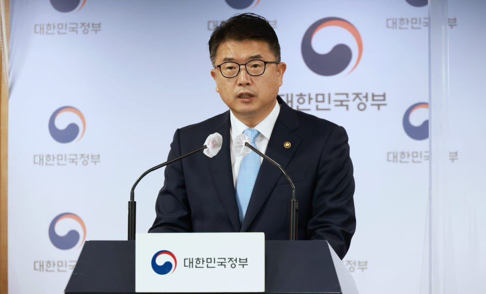 장상윤 교육부 차관이 2022교육과정 시안에 대한 국민 의견 수렴 결과를 발표하고 있다. 사진제공=교육부