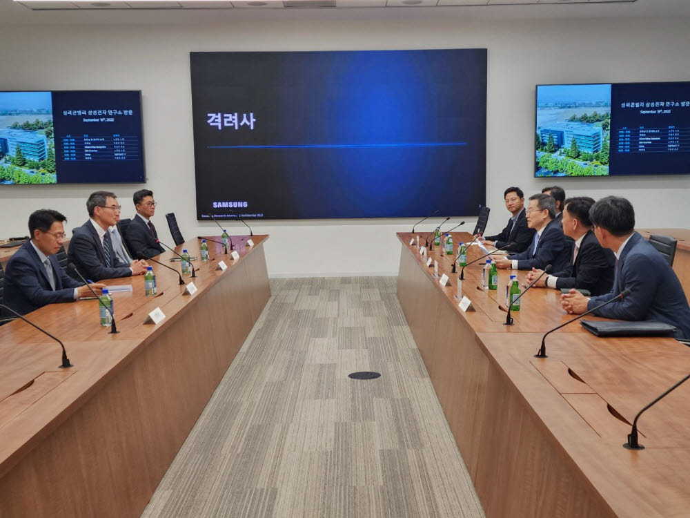 이종호 과학기술정보통신부 장관이 실리콘밸리 삼성리서치아메리카를 방문해 ICT 생태계 활성화 방안을 논의했다.