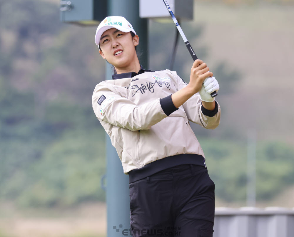 [포토]전우리, 티샷은 항상 긴장해야죠