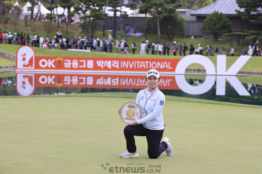 [포토]김수지, 11월개월 만에 시즌 첫승 신고