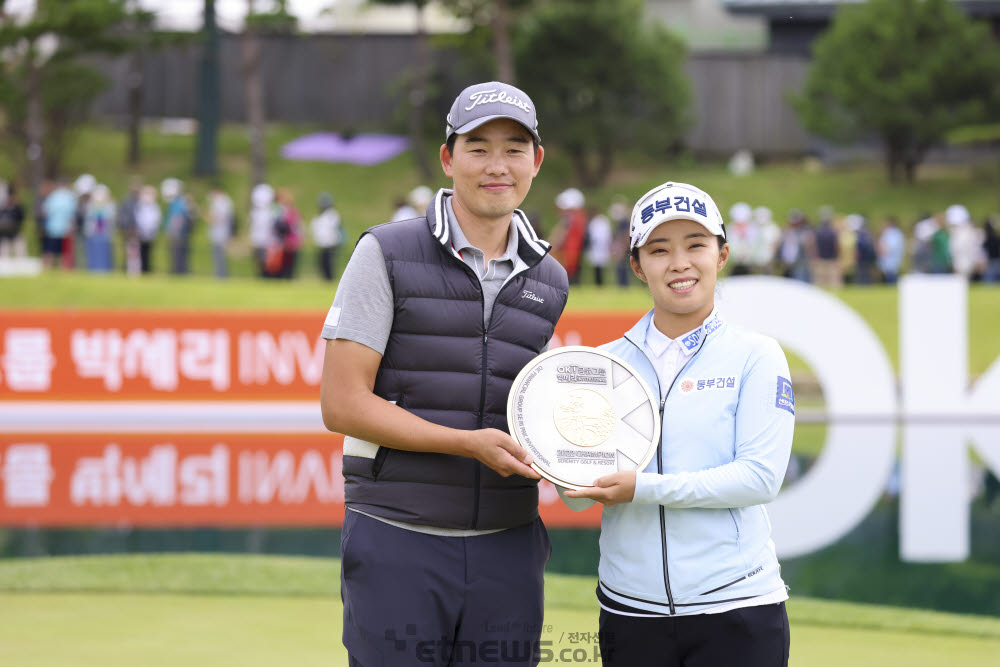 [포토]김수지, 스승인 이시우프로와 함께