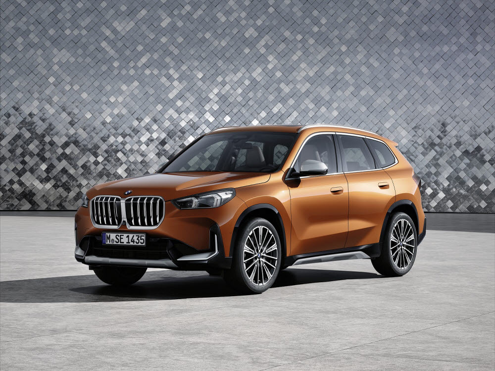 넥센타이어 제품이 공급되는 BMW X1 차량 이미지