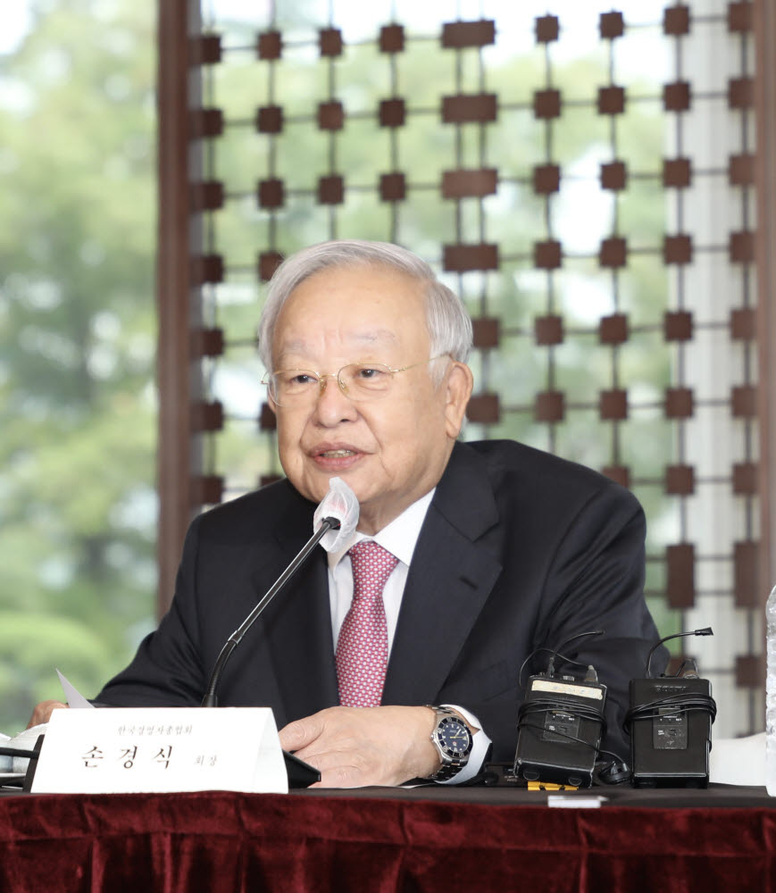 손경식 한국경영자총협회 회장이 한중 수교 30주년을 맞아 글로벌 현안 대응에 양국 경제협력을 당부했다.