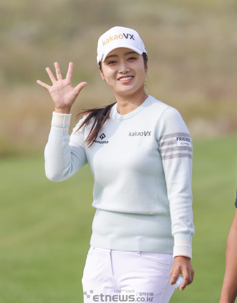 [포토]한진선, 첫 홀부터 기분 좋은 버디에요