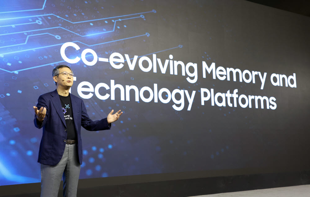 이정배 삼성전자 메모리사업부장(사장)이 5일(현지시간) 미국 새너제이에서 열린 삼성 테크 데이 2022에서 발표를 하고 있다.
