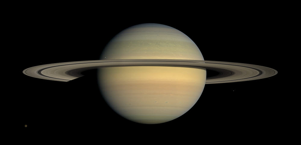 토성 탐사선 카시니 호가 촬영한 토성 이미지. 토성의 특징인 고리가 선명하게 보인다. (출처: NASA)