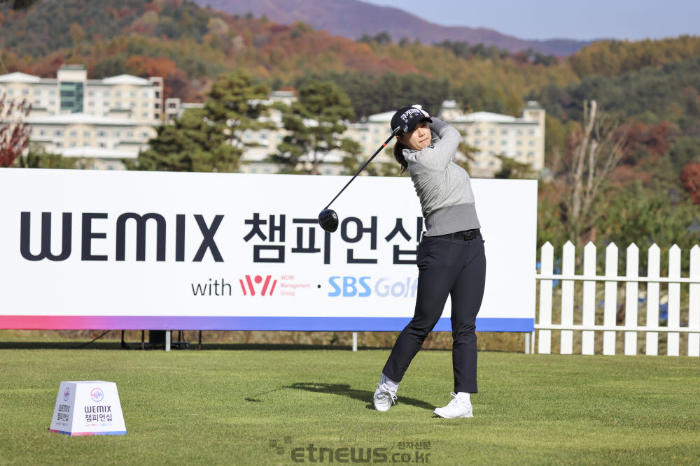 [포토]마다솜, 6언더파 단독 2위로 경기 마쳤어요