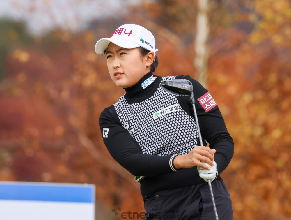 [포토]김민주, 끝까지 바라보는 눈빛