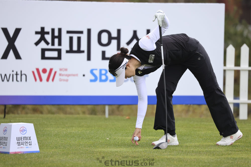 [포토]유효주, 예쁘게 티를 꽂아요