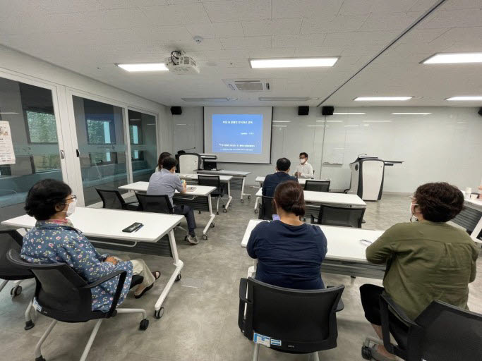 한국장애인고용공단 경기동부지사의 판교디지털훈련센터 교육 모습.