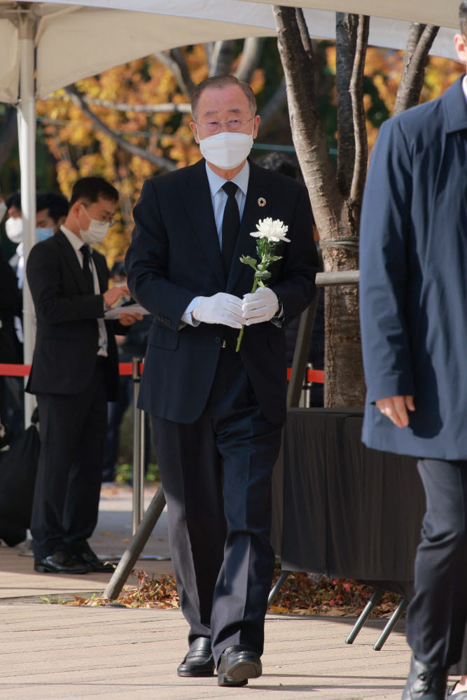 이태원 희생자 조문하는 반기문