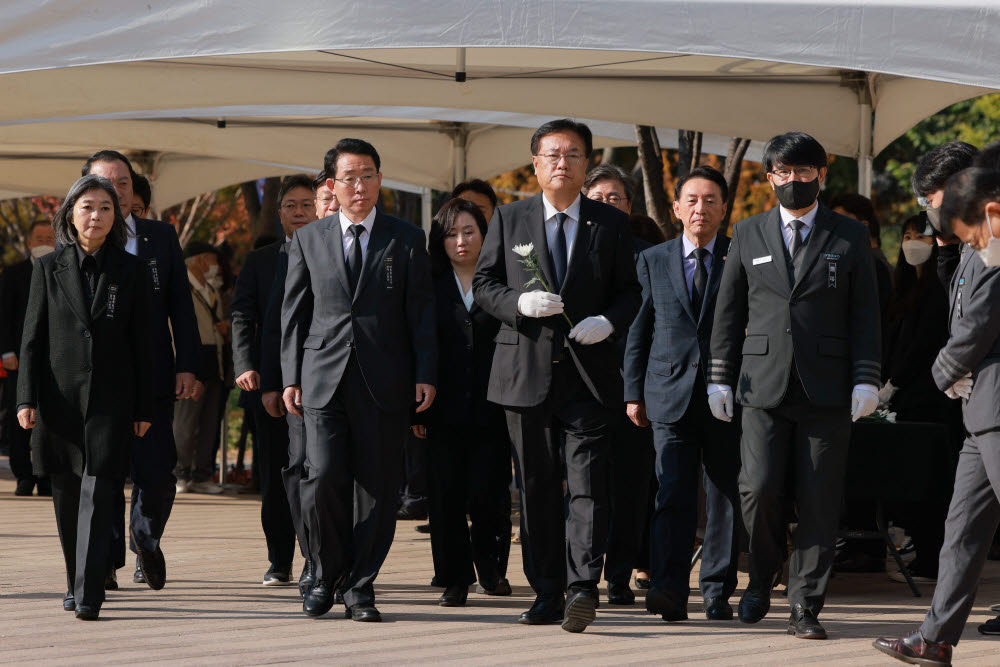 서울광장 합동분향소 찾은 국민의힘