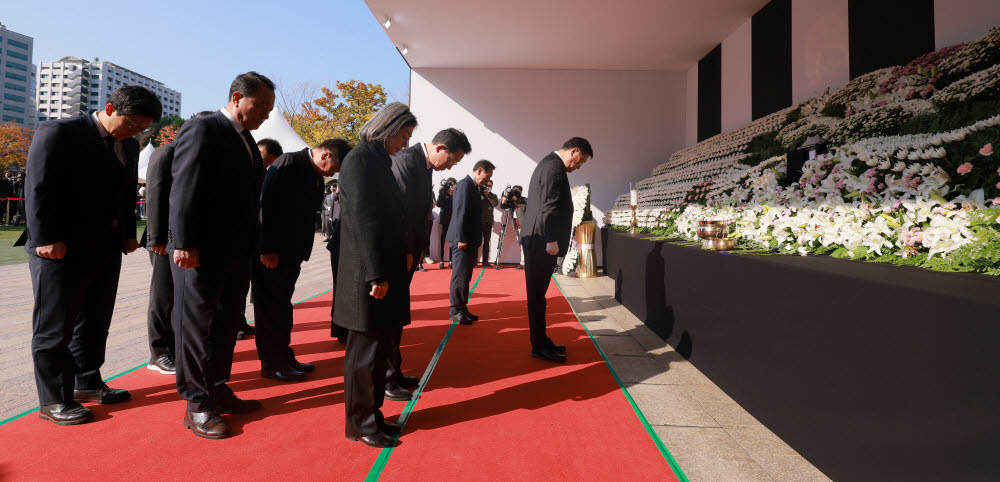 서울광장 합동분향소 찾은 국민의힘