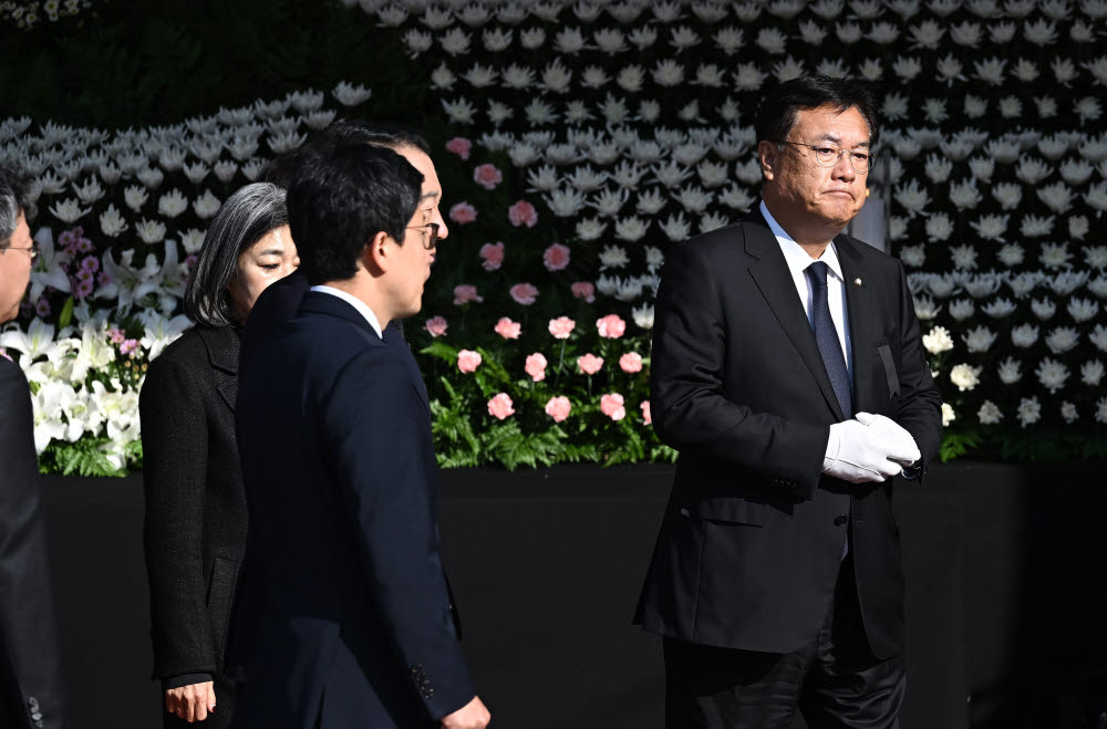 서울광장 합동분향소 찾은 국민의힘