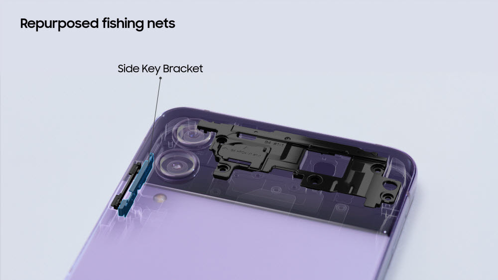 [참고사진] 폐어망 재활용 소재가 적용된 갤럭시Z 플립4 사이드키 브라켓