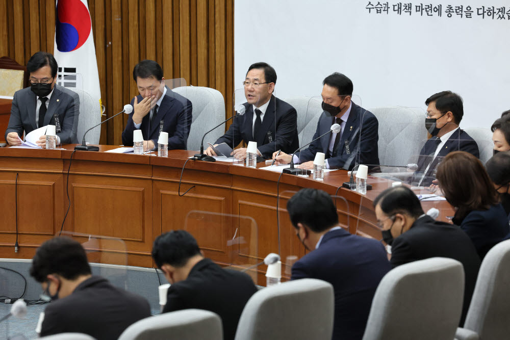 주호영 국민의힘 원내대표가 4일 오전 국회에서 열린 원내대책회의에서 발언하고 있다. 연합뉴스.