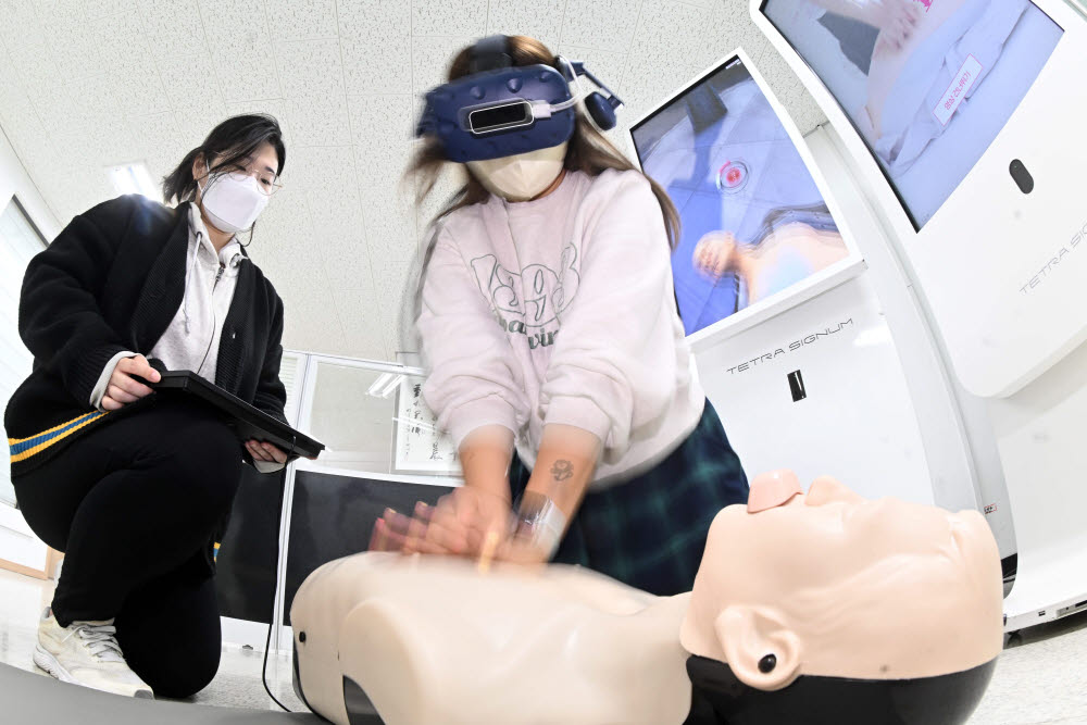 사람 살리는 CPR, 인공지능 탑재된 VR기기로 훈련해요