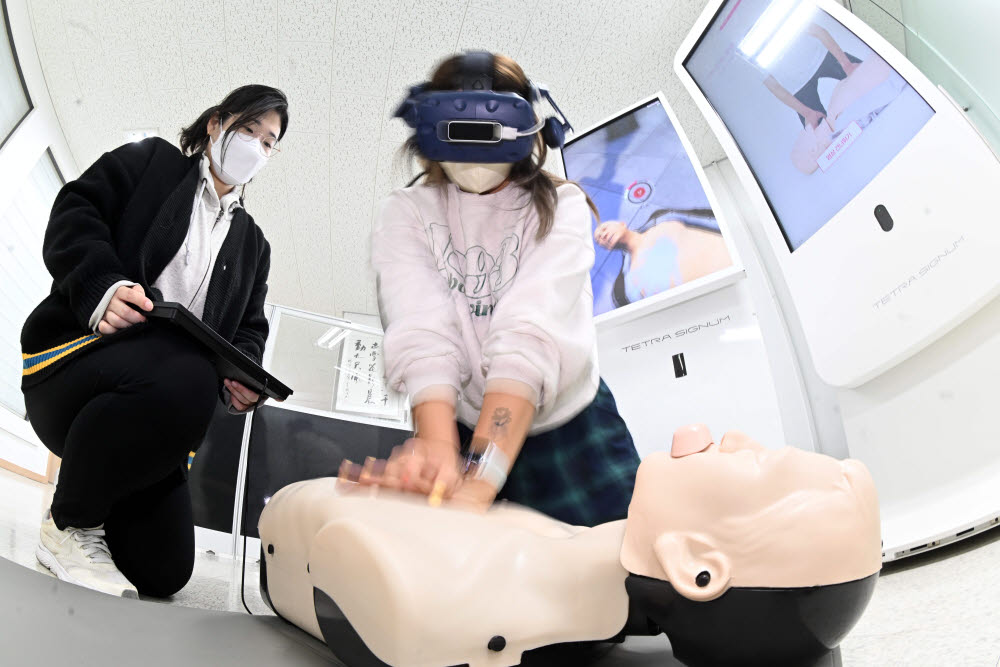 사람 살리는 CPR, 인공지능 탑재된 VR기기로 훈련해요