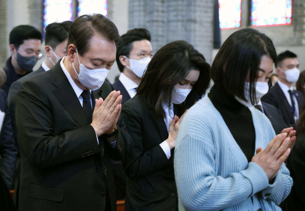 미사 참석한 윤석열 대통령