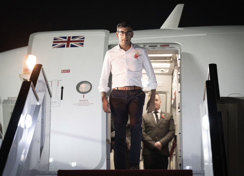 Britains Prime Minister Rishi Sunak arrives in Sharm el-Sheikh, Egypt, to attend the COP27 Climate Summit, Sunday, Nov. 6, 2022. (Stefan Rousseau/Pool Photo via AP) POOL PHOTO; MANDATORY CREDIT