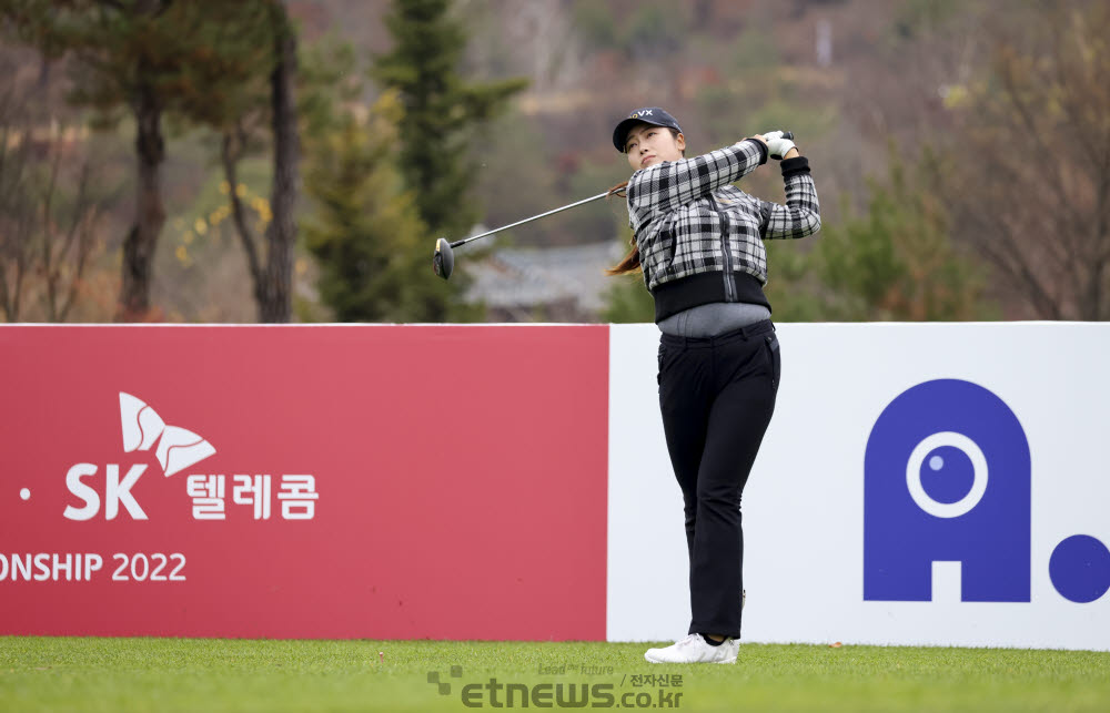 [포토]한진선, 시즌 최종전에 티샷합니다