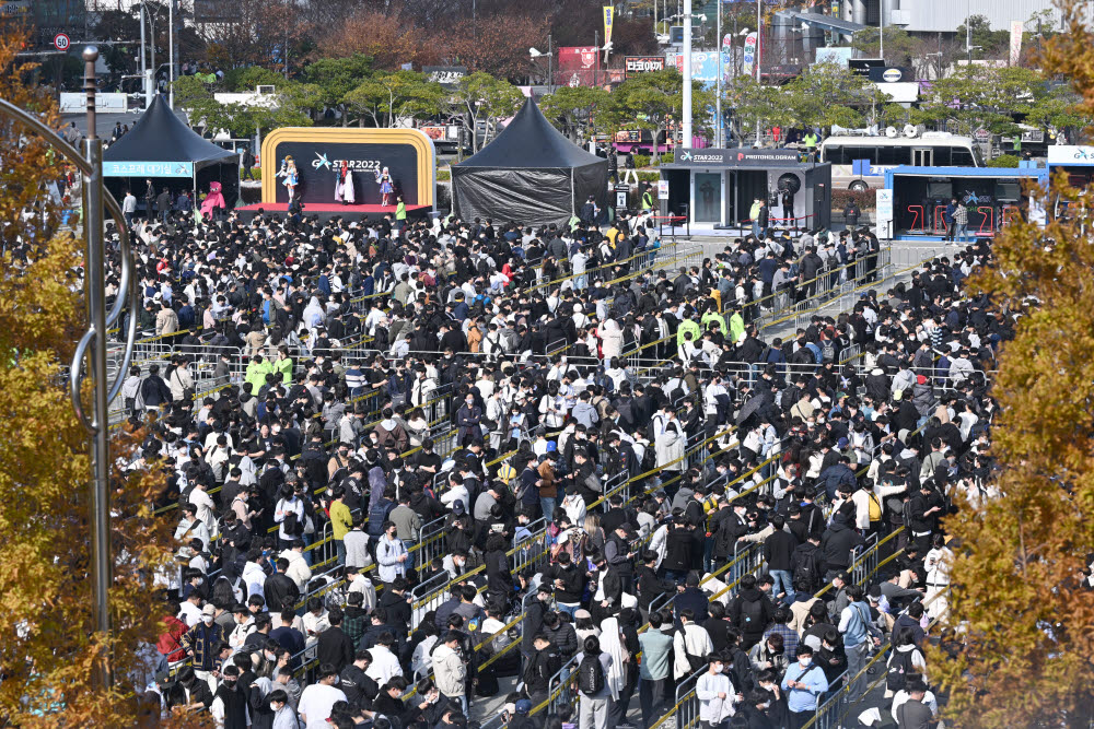 [지스타 2022]입장 대기하는 수 많은 인파