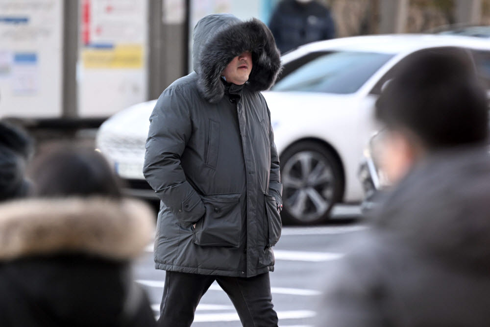 갑자기 찾아온 겨울, 꽁꽁 언 출근길