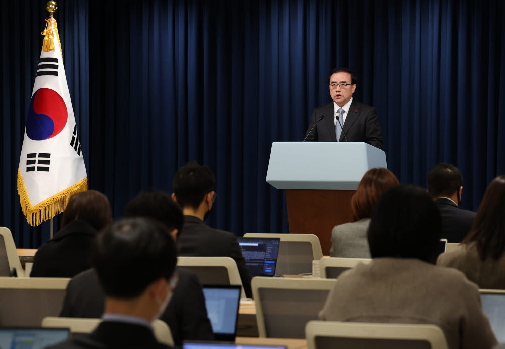 김성한 국가안보실장이 28일 서울 용산 대통령실 청사에서 인도·태평양 전략 관련 브리핑을 하고 있다. 연합뉴스