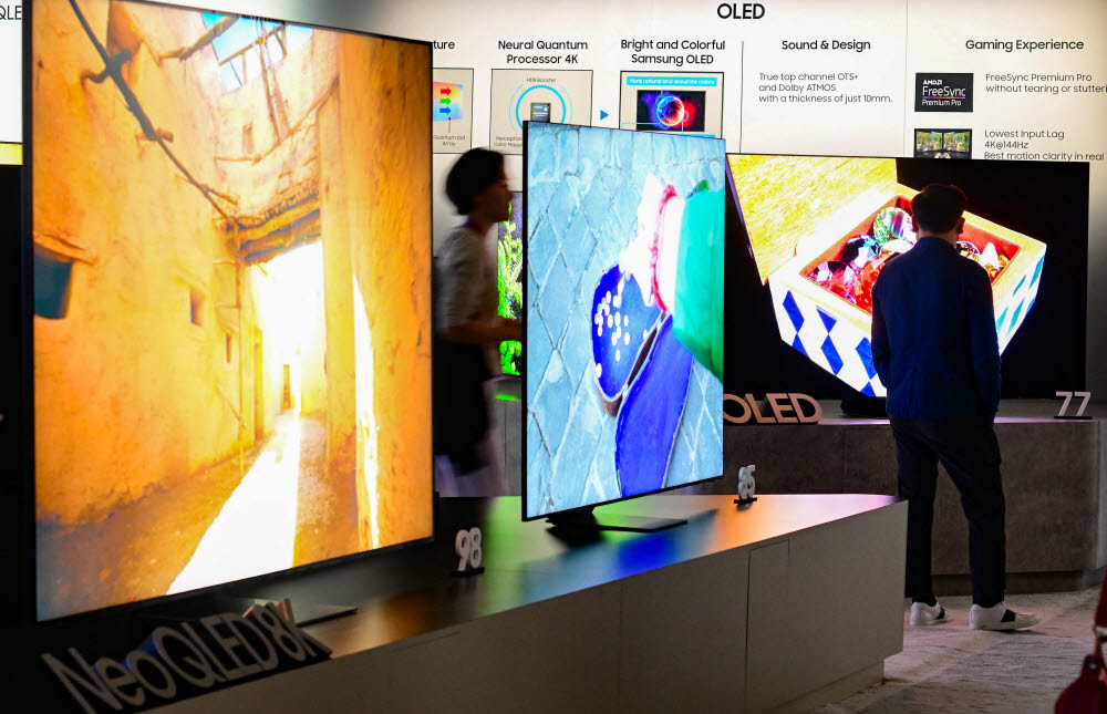 [CES2023 포토]삼성 98형 네오QLED TV 공개