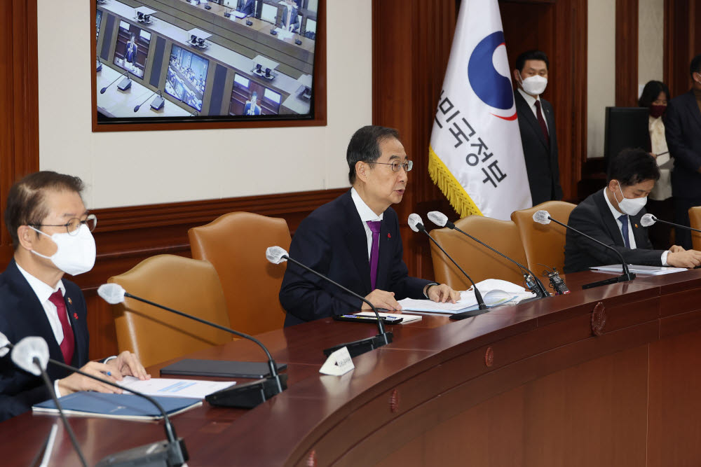 한덕수 국무총리가 5일 정부서울청사에서 열린 국정현안관계장관회의를 주재하고 있다. (연합뉴스)