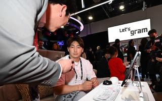 [CES2023 포토]LG LABS 찾은 KIA 나성범