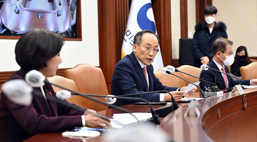 추경호 부총리, 한국 경제 역성장에 "주요국보다 비교적 양호"